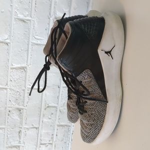 Air Jordan 32- Black Cement